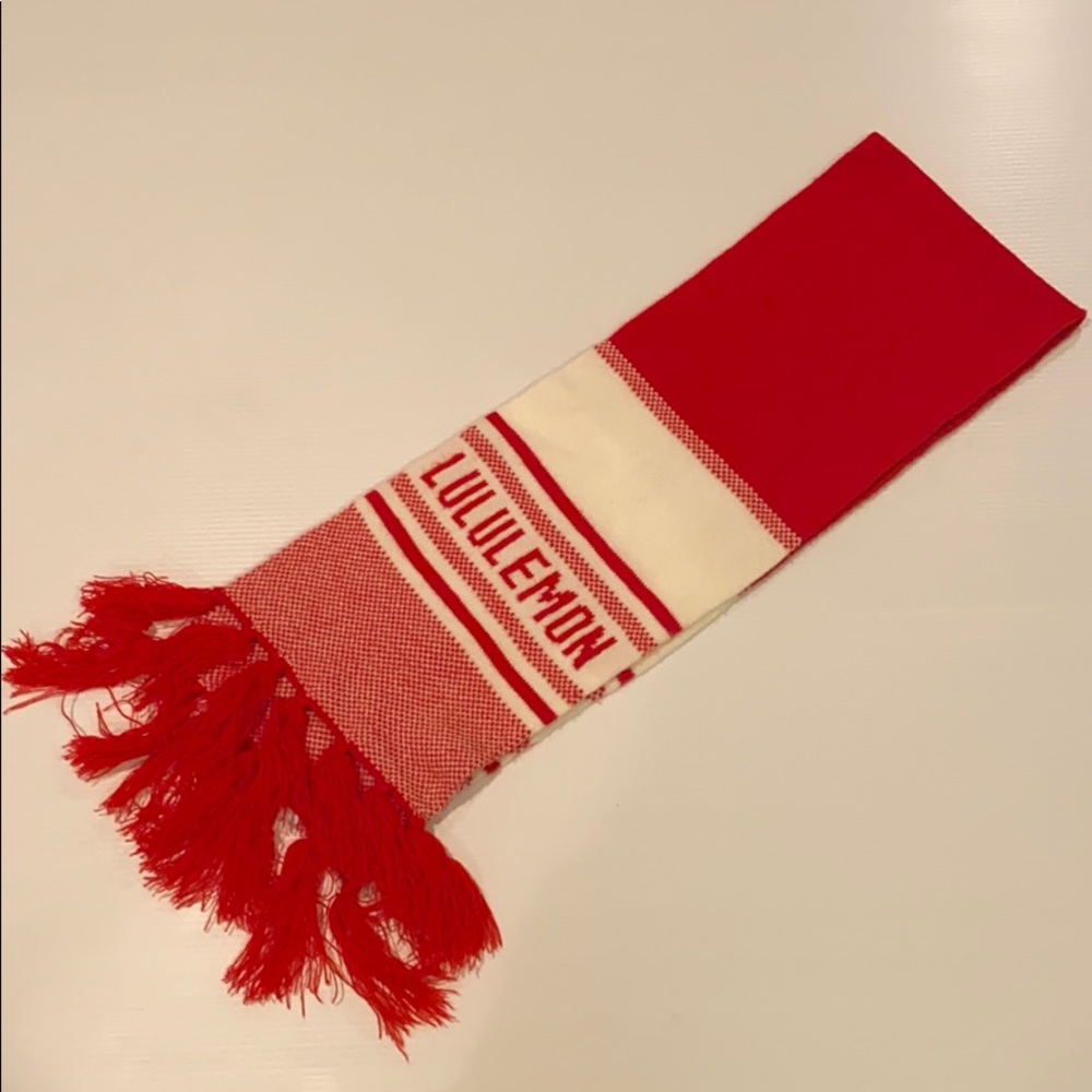 Lululemon Athletica Red & White Winter scarf